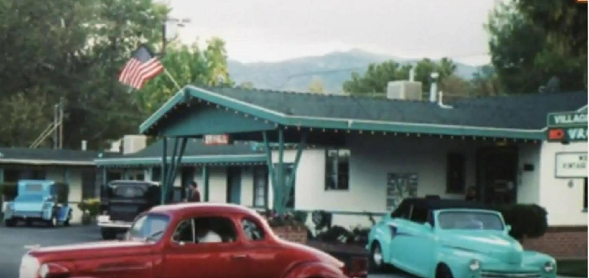 Bishop Village Motel Exterior foto
